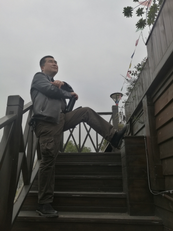 孤单背影的第一张照片--柳州相亲服务中心