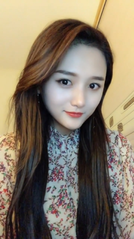 淡然一笑的第一张照片--柳州相亲服务中心