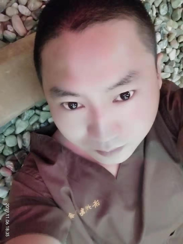 红枫叶的第一张照片--柳州相亲服务中心