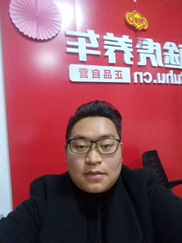 向上倾斜45度的第一张照片--柳州相亲服务中心