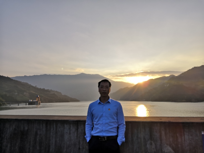 庸人自扰的第一张照片--柳州相亲服务中心