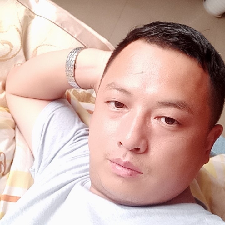 忘世情的第一张照片--柳州相亲服务中心
