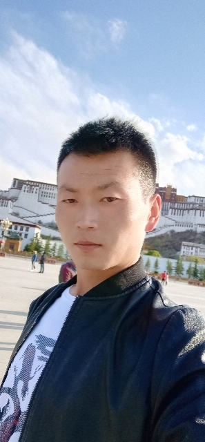 阳光下的小草的第一张照片--柳州相亲服务中心