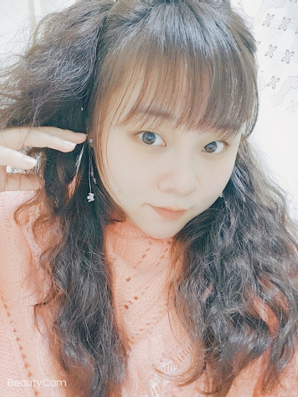 艾薇儿的第一张照片--柳州相亲服务中心