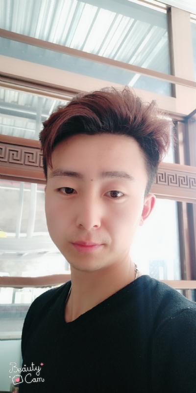 拼命微笑的第二张照片--柳州相亲服务中心