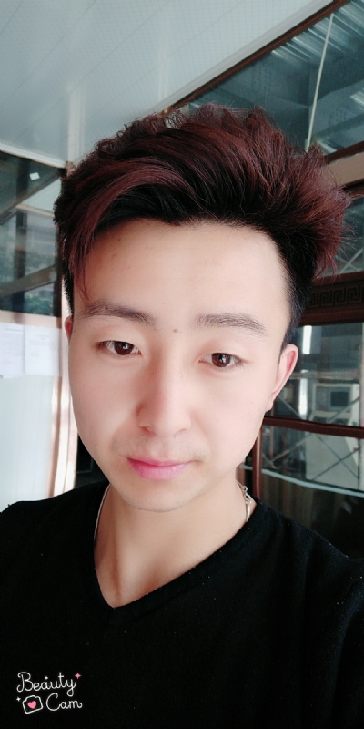 拼命微笑的第三张照片--柳州相亲服务中心