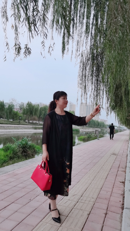 周本玲的第一张照片--柳州相亲服务中心