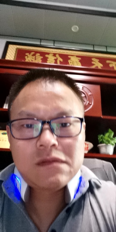 模具工匠的第一张照片--柳州相亲服务中心
