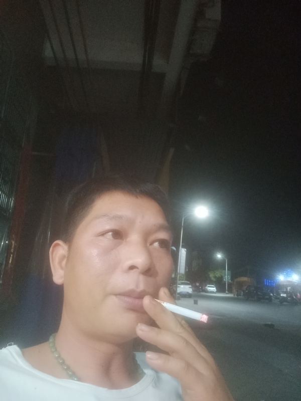 善解人意的第一张照片--柳州相亲服务中心