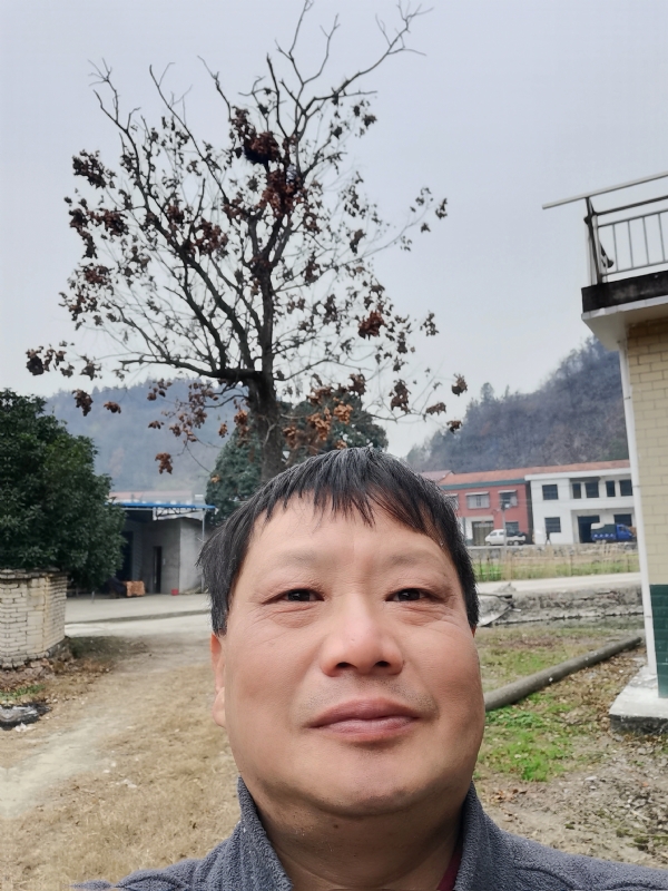 苏众青春冲浪的第一张照片--柳州相亲服务中心