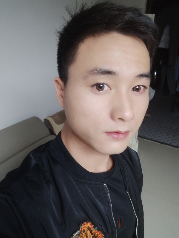 何凡的第三张照片--柳州相亲服务中心