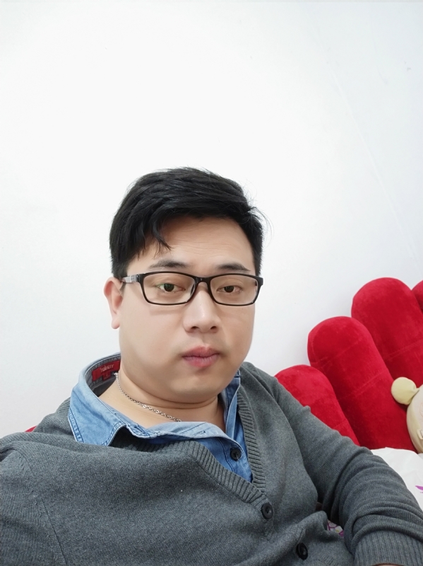 何必在亿的第一张照片--柳州相亲服务中心