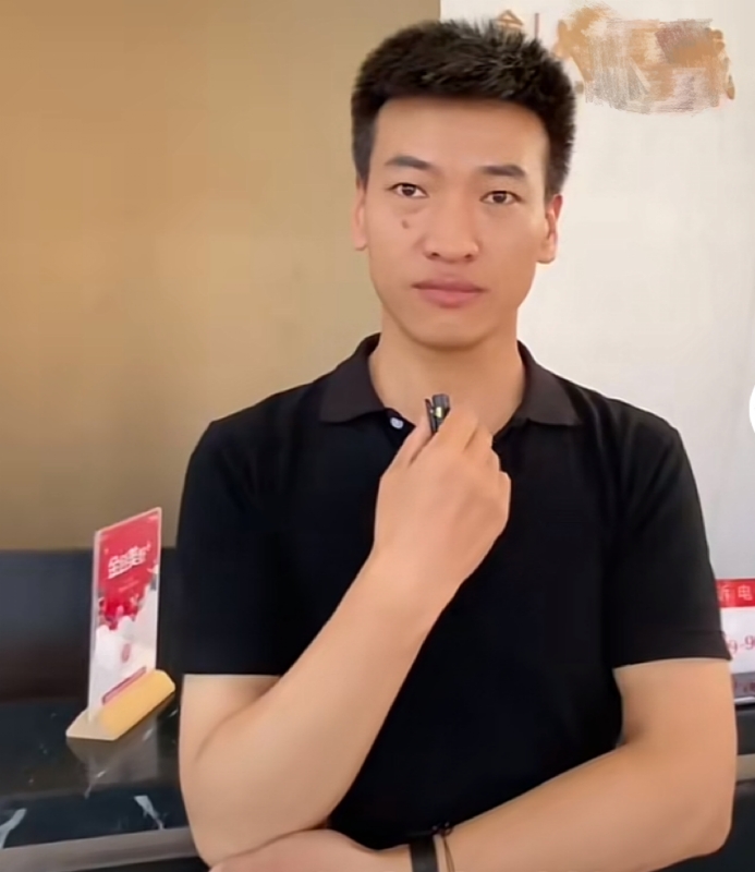 一杯梁白开的第一张照片--柳州相亲服务中心