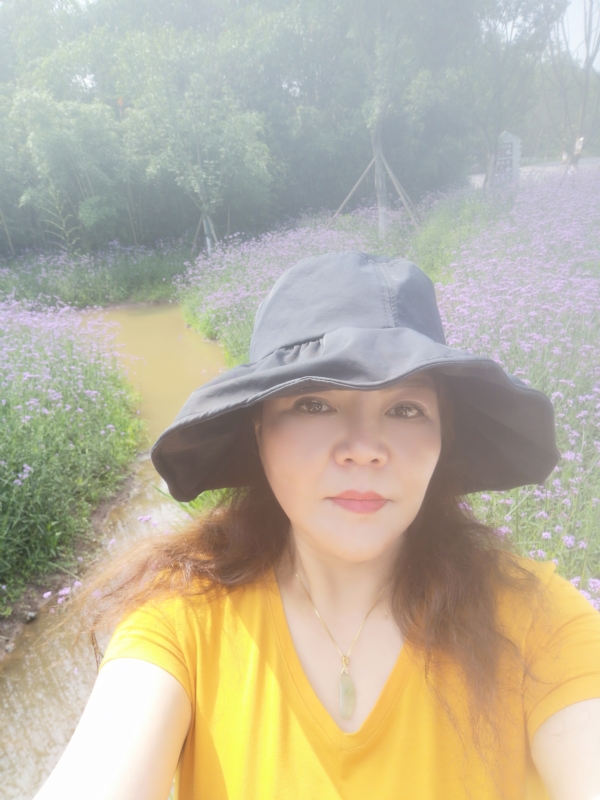 宛霞的第三张照片--柳州相亲服务中心