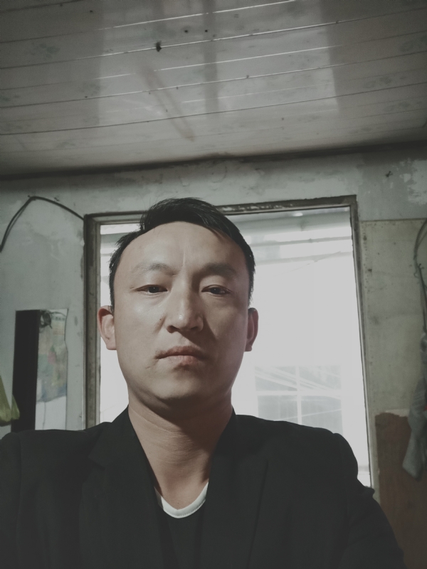 放弃爱你的第一张照片--柳州相亲服务中心
