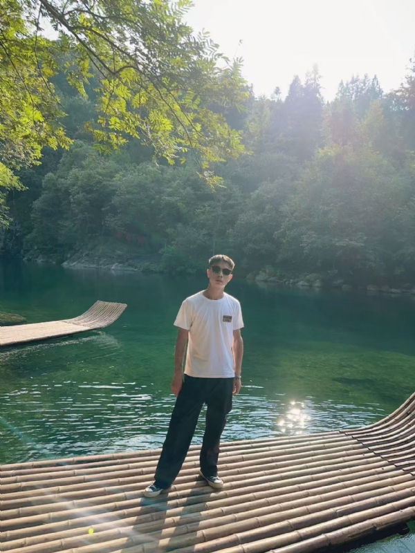 林言的第二张照片--柳州相亲服务中心