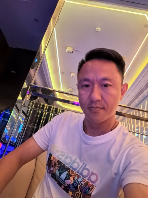 辞岸的第一张照片--柳州相亲服务中心