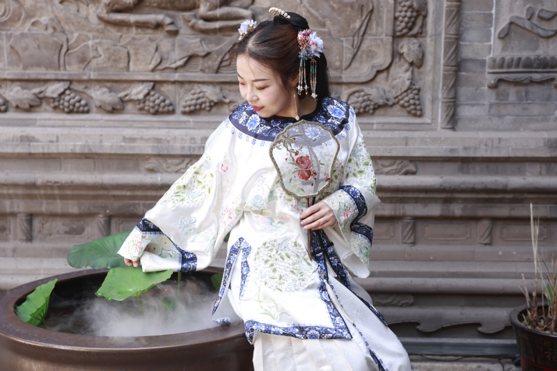 认真的雪的第一张照片--柳州相亲服务中心