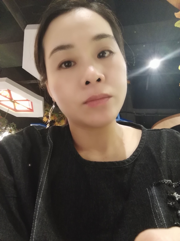 喜欢黑巧的第一张照片--柳州相亲服务中心